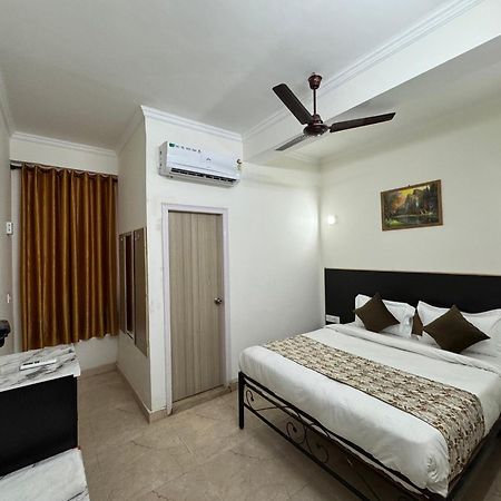 Airport Hotel Annexe Ню Делхи Екстериор снимка